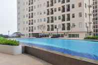 Kolam Renang 2BR Homey Ayodhya Residence Apartment By Travelio