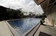 Swimming Pool 4 Studio Simply Apartment at Galeri Ciumbuleuit 2 By Travelio