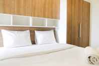 Kamar Tidur Modern 2BR The Springlake Summarecon Apartment By Travelio