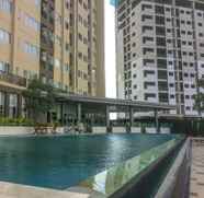 Kolam Renang 3 Comfortable Studio The Oasis Apartment Cikarang By Travelio