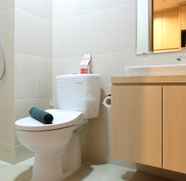 In-room Bathroom 5 Comfortable Studio The Oasis Apartment Cikarang By Travelio