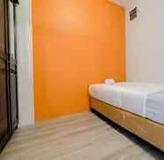 Kamar Tidur 2 2BR Newly Renovated Apartment Gading Nias Residence By Travelio