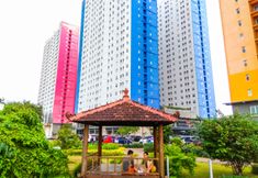Lobby 2 2BR Modern and Bright Green Pramuka Apartment By Travelio