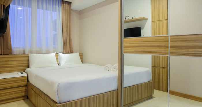 ห้องนอน 1BR Comfy and Modern at Lexington Apartment By Travelion