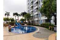 Swimming Pool Studio Apartment next to Mall at Supermall Mansion By Travelio