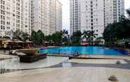 Kolam Renang 2 Warm 2BR Green Palace Apartment By Travelio