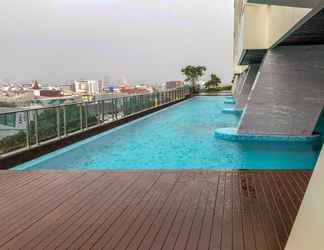 Kolam Renang 2 Simply Minimalist Studio Menteng Park Apartment By Travelio