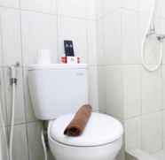 Toilet Kamar 5 Simply Studio The Springlake Summarecon Apartment By Travelio