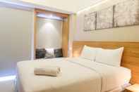 Kamar Tidur Modern Studio Golf Mustika Apartment By Travelio