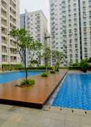 SWIMMING_POOL Best 2BR The Oak Gading Icon Apartement near Kelapa Gading By Travelio