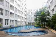 Kolam Renang Cozy Studio Skylounge Tamansari Apartment By Travelio