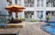 Kolam Renang 3 Cozy Studio Skylounge Tamansari Apartment By Travelio