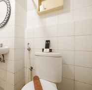 Toilet Kamar 5 Simply 2BR Kebagusan City Apartment By Travelio