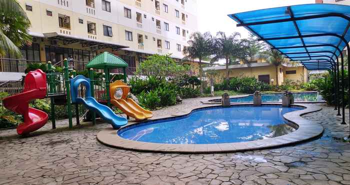 Lobi Simply 2BR Kebagusan City Apartment By Travelio