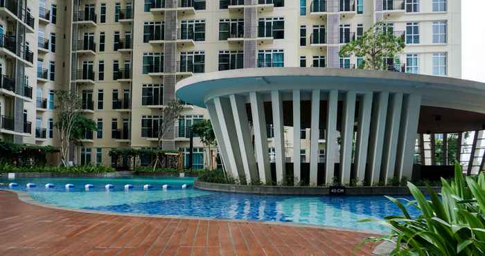 Swimming Pool Homey 1BR Puri Orchard Apartment By Travelio