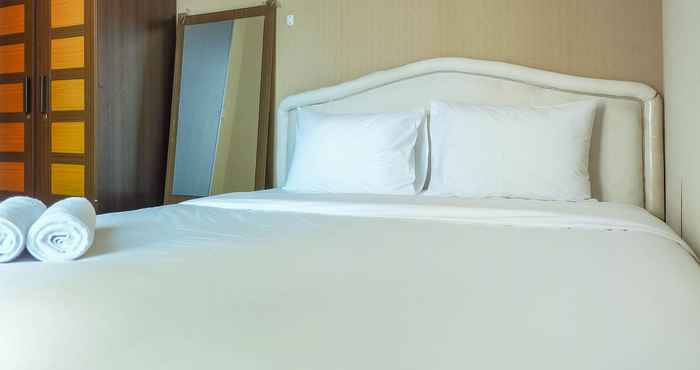 Kamar Tidur Comfy 1BR Pangeran Jayakarta Apartment By Travelio