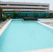 Swimming Pool 2 Comfy 1BR Pangeran Jayakarta Apartment By Travelio