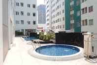 Kolam Renang Studio Strategic Apartment at Pavilion Permata By Travelio