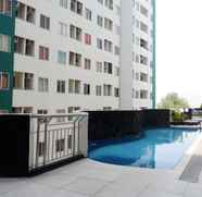 Swimming Pool 4 Studio Homey at Apartment Pavilion Permata By Travelio