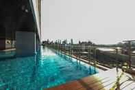 Swimming Pool Studio Simply Modern Menteng Park Apartment By Travelio