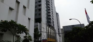 Lobi 5 1BR Homey at Menteng Square Apartment By Travelio