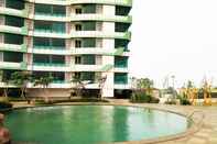 Swimming Pool Fabulous Studio Room Apartment at Grand Kamala Lagoon By Travelio