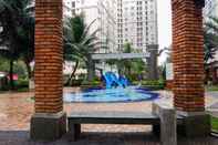 Swimming Pool 2BR Homey Green Palace Kalibata Apartment By Travelio