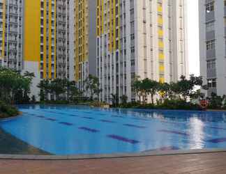 Kolam Renang 2 2BR Enjoy Springlake Apartment By Travelio