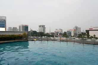 Swimming Pool 4 Tranquil 1BR Apartment at GP Plaza By Travelio