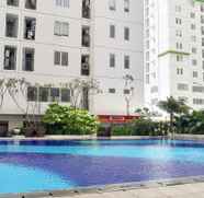 Swimming Pool 2 Studio Elegant Bassura Apartment By Travelio