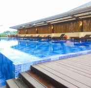 Kolam Renang 3 Studio Azalea Suites Cikarang Apartment with Bathtub By Travelio