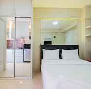 Bedroom 2 Studio Nice at Green Pramuka Apartment By Travelio