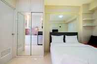 Bedroom Studio Nice at Green Pramuka Apartment By Travelio