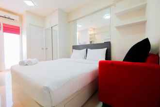 Bedroom 4 Studio Nice at Green Pramuka Apartment By Travelio