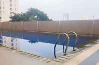 Swimming Pool Studio Modern at Margonda Residence 5 By Travelio