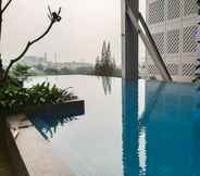 Swimming Pool 4 2BR Homey Paddington Heights Apartment By Travelio