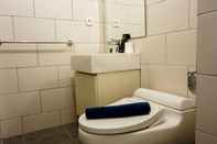 In-room Bathroom Studio Luxurious Lexington Apartment By Travelio