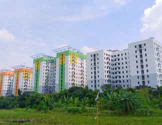 Bangunan 2 Cozy 2BR East Park Apartment By Travelio