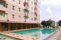 Kolam Renang East Park Studio Apartment By Travelio