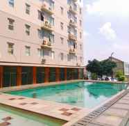 Swimming Pool 4 East Park Studio Apartment By Travelio