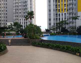 Swimming Pool 2 Comfy Studio The Springlake Summarecon Bekasi Apartment By Travelio