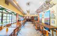 Bar, Cafe and Lounge 7 RedDoorz near San Juanico Bridge Tacloban