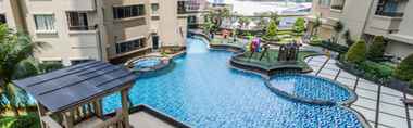 Kolam Renang 2 2BR Comfortable at Sky Terrace Apartment By Travelio