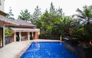 Swimming Pool 4 2BR Cozy Apartment At Majesty Near Maranatha University By Travelio