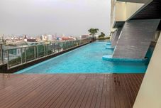 Swimming Pool Simply Furnished Studio Apartment at Menteng Park By Travelio