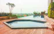 Kolam Renang 7 Studio Cozy Apartment @ Springwood Residence By Travelio