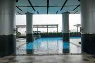 Kolam Renang Comfy 2BR Apartment next to Thamrin City at Cosmo Terrace By Travelio