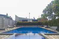 Swimming Pool Homey and Comfy Studio Apartment at Tifolia By Travelio