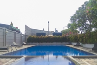 Swimming Pool Homey and Comfy Studio Apartment at Tifolia By Travelio