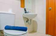 Toilet Kamar 6 City View 2BR @ Woodland Park Residence Apartment By Travelio